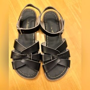 Saltwater Sandals, Black, size 8Y/Women’s 10